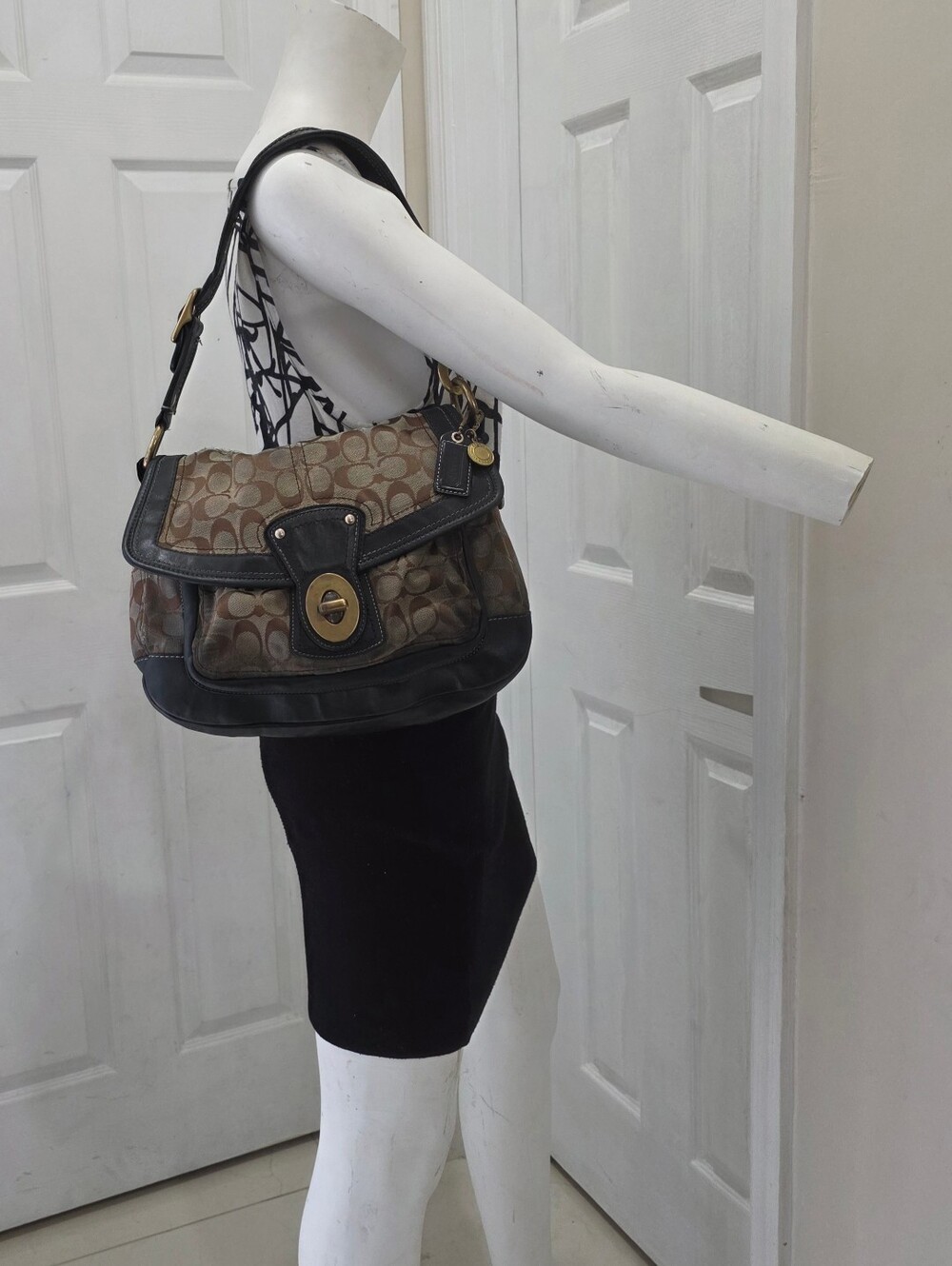 Authentic Pre-owned Coach Signature shoulder bag - Picture 4 of 13